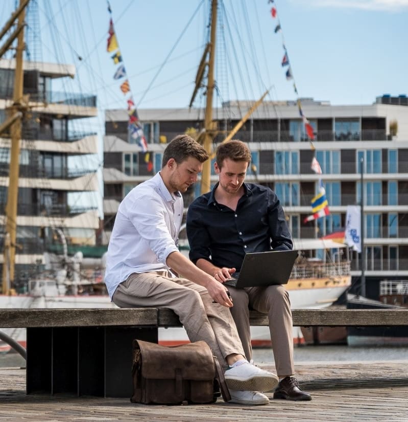 Jan und Philipp von FeWocation am Bremerhavener Hafen